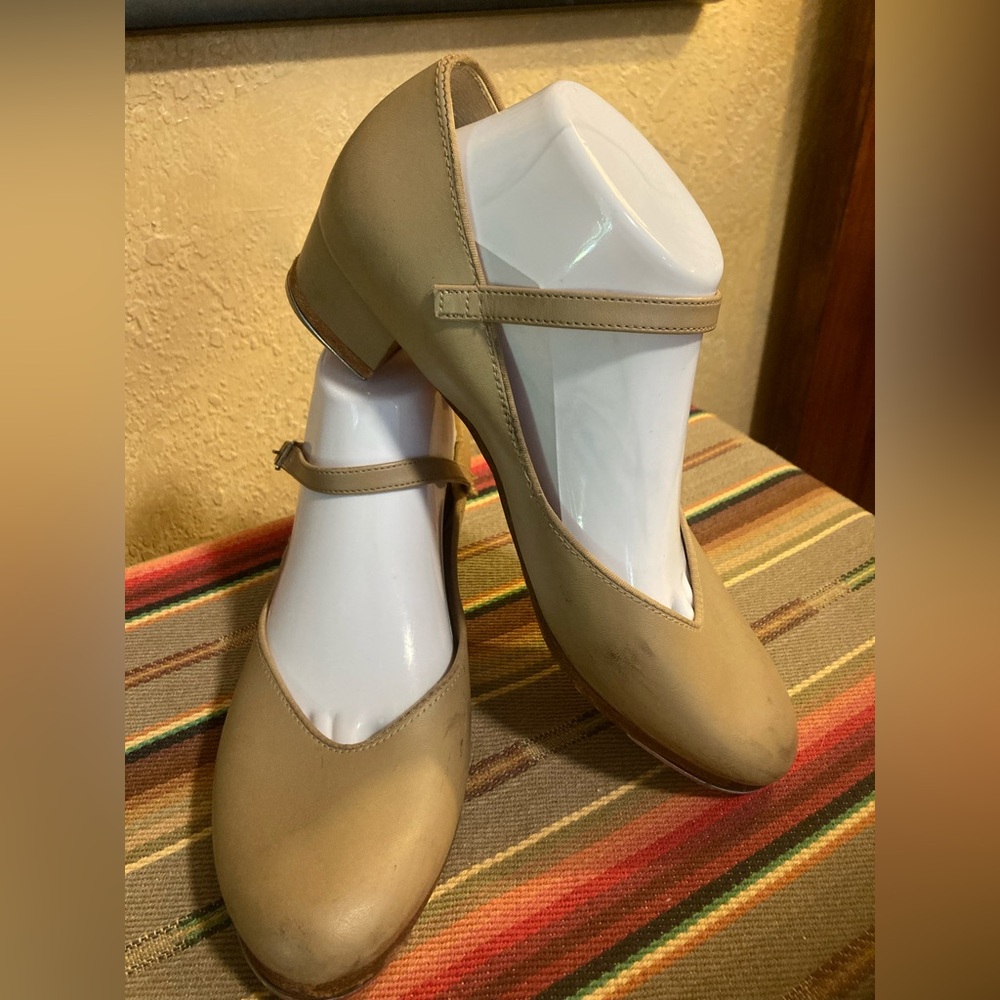 Theatricals 9 leather Tap Shoes Mary Jane1.5”block heel Beige good cond